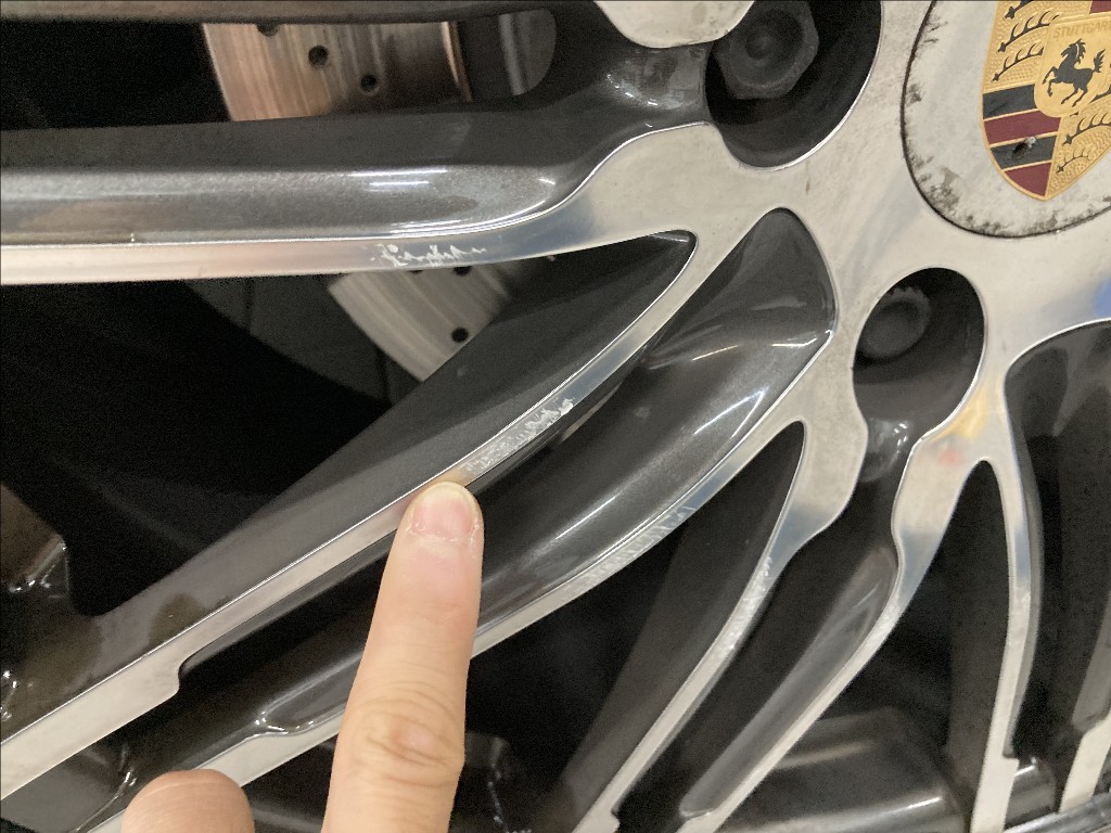Porsche 911 Carrera 4S Wheel