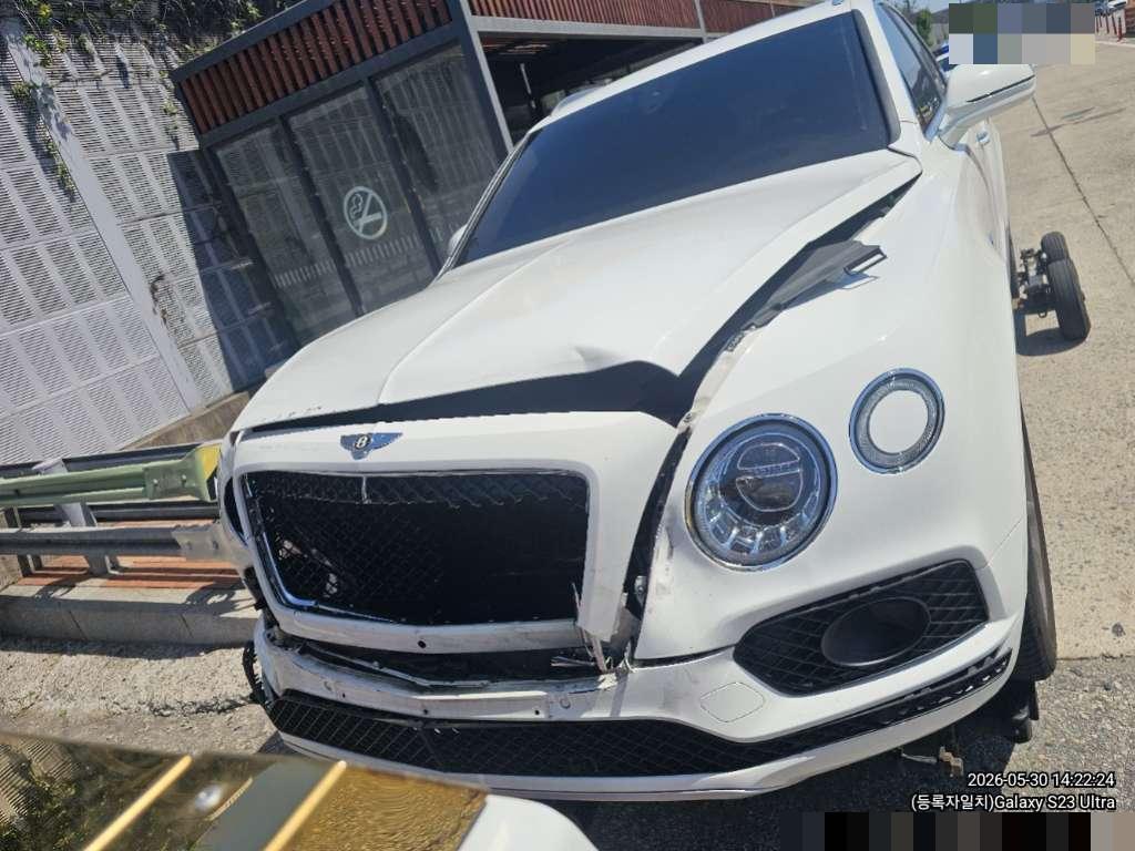 Bentley Bentayga V8