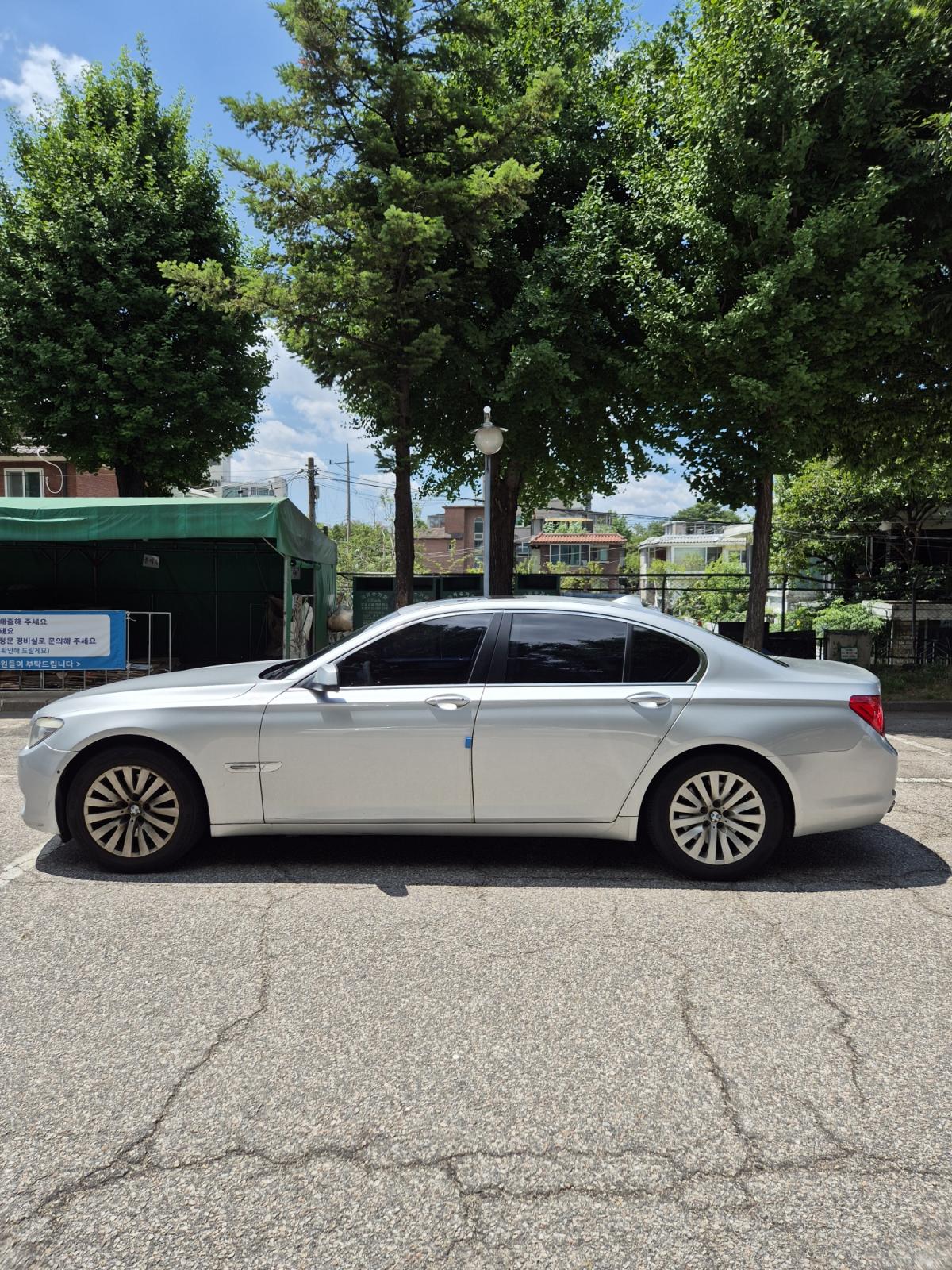 BMW 740i
