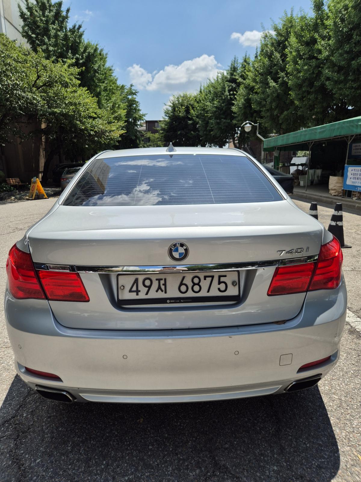 BMW 740i
