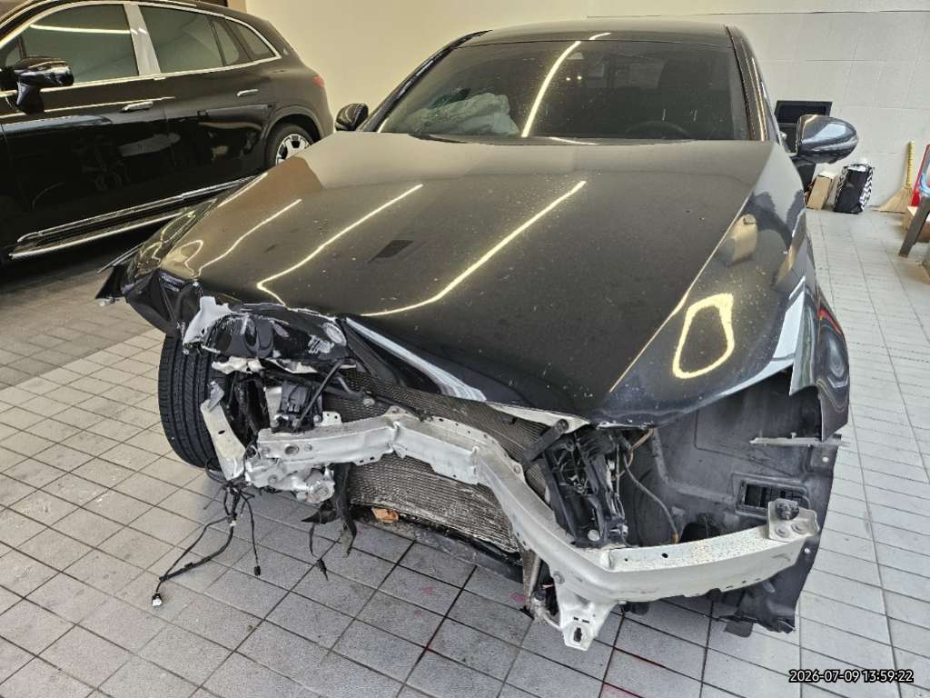 Mercedes-Benz E300 4Matic