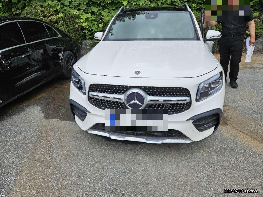 Mercedes-Benz GLB250 4MATIC flooded vehicle