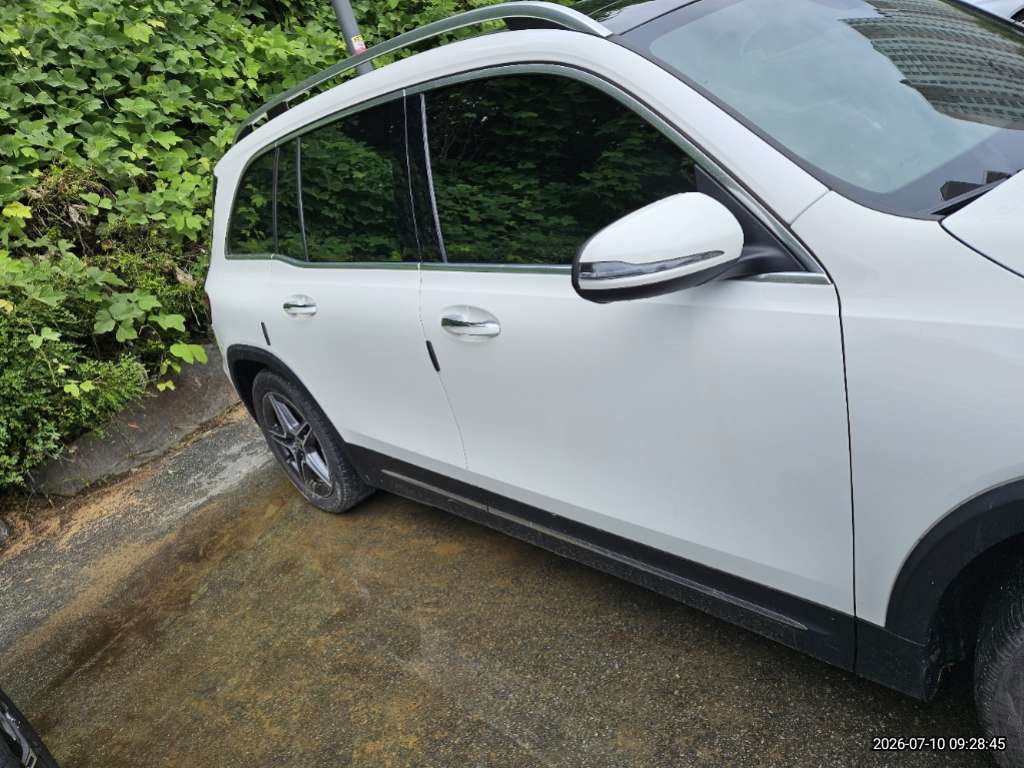 Mercedes-Benz GLB250 4MATIC flooded vehicle