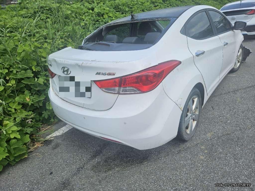 Hyundai Elantra 2012