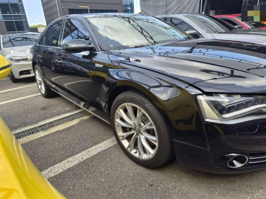 Audi Audi A8 4.2 FSI quattro flooded vehicle